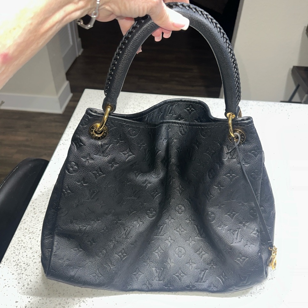 Louis Vuitton black empriente leather artsy